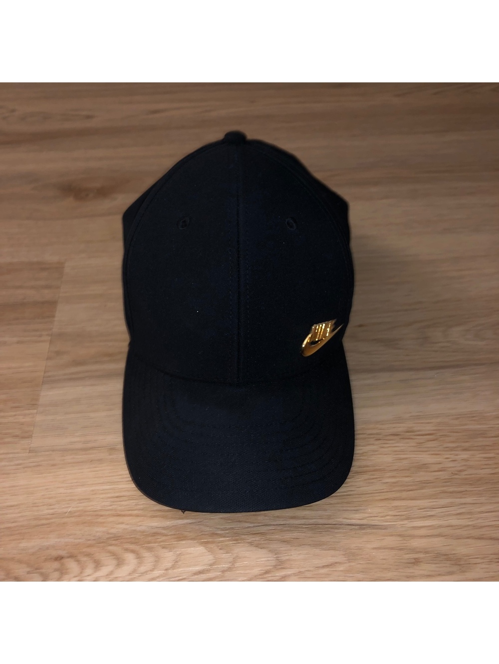 Nike Dri-FIT Club Cap Structured Metal Logo Black Gold Size L/XL Adjustable